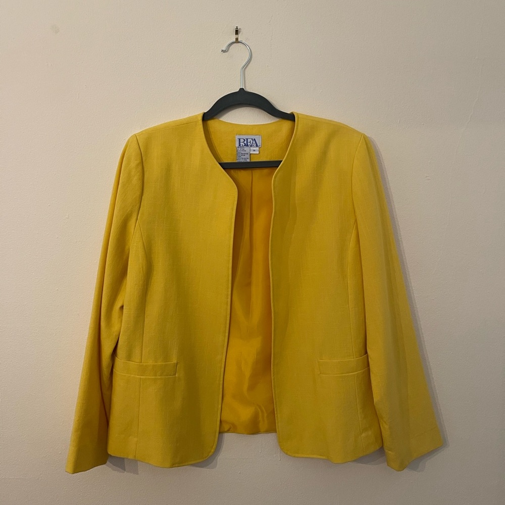 Cute yellow blazer